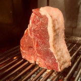 熾火でじっくり焼き上げる！【赤身肉の最高峰】アルゼンチン産ヘレフォード種のTボーンステーキ『Latina PARRILLA』（ラティーナ パリージャ）